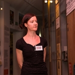 Milada Závodská, Ph. D. (*1977), romistka, historička, odborná pracovnice a knihovnice Muzea romské kultury v letech 2007-2019 (2017, Brno). Foto: Adam Holubovský, ze sbírky Muzea romské kultury. | Muzeum romské kultury